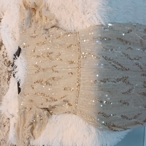 NWT Mac Duggal Sequined V Neck Short Flutter Sleeve Midi Dress SZ 2 in Oyster - Picture 11 of 16